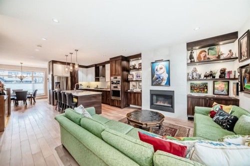 3705 2 Avenue Sw, Calgary, AB - Indoor Photo Showing Living Room With Fireplace