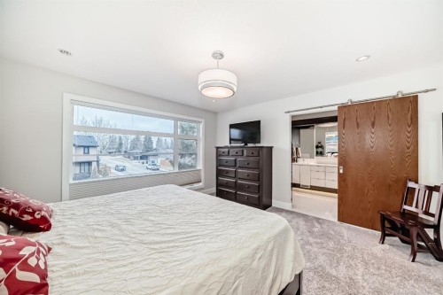 3705 2 Avenue Sw, Calgary, AB - Indoor Photo Showing Bedroom