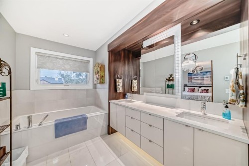 3705 2 Avenue Sw, Calgary, AB - Indoor Photo Showing Bathroom