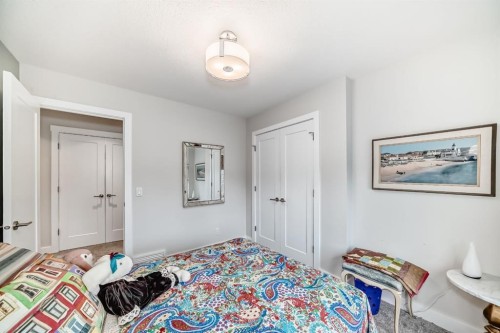 3705 2 Avenue Sw, Calgary, AB - Indoor Photo Showing Bedroom