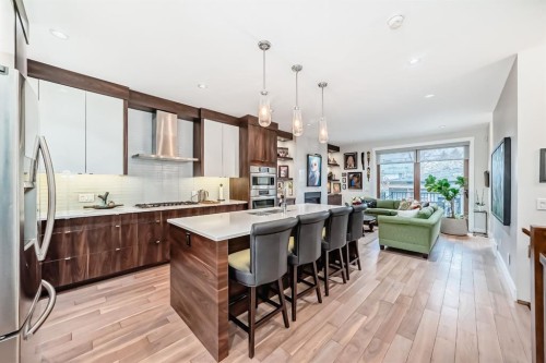 3705 2 Avenue Sw, Calgary, AB - Indoor Photo Showing Kitchen With Upgraded Kitchen