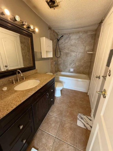 93-1555 Falconridge Drive, Calgary, AB - Indoor Photo Showing Bathroom