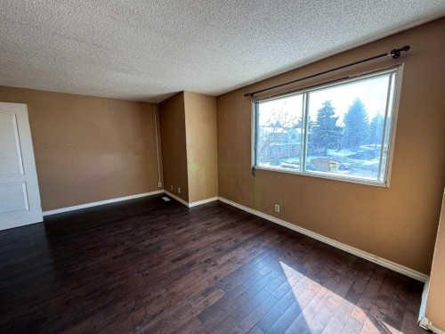 93-1555 Falconridge Drive, Calgary, AB - Indoor Photo Showing Other Room