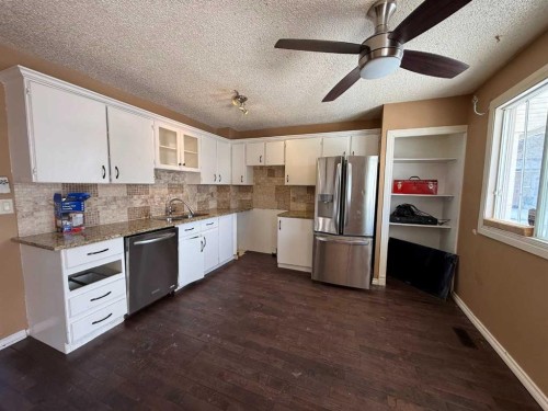 93-1555 Falconridge Drive, Calgary, AB - Indoor Photo Showing Kitchen