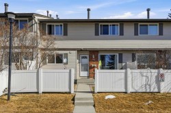 35-740 Bracewood Drive SW Calgary, AB T2W 3N3