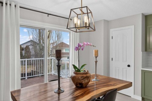 10 Somerglen Crescent Sw, Calgary, AB - Indoor Photo Showing Dining Room