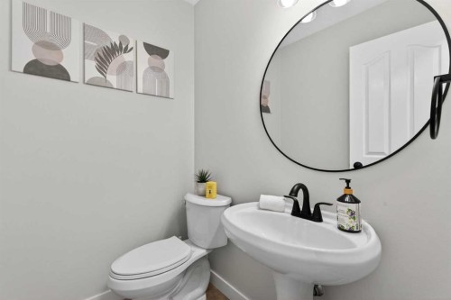 10 Somerglen Crescent Sw, Calgary, AB - Indoor Photo Showing Bathroom