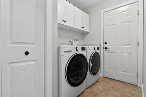 10 Somerglen Crescent Sw, Calgary, AB - Indoor Photo Showing Laundry Room