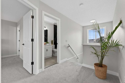 10 Somerglen Crescent Sw, Calgary, AB - Indoor Photo Showing Other Room