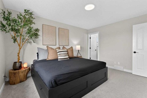 10 Somerglen Crescent Sw, Calgary, AB - Indoor Photo Showing Bedroom