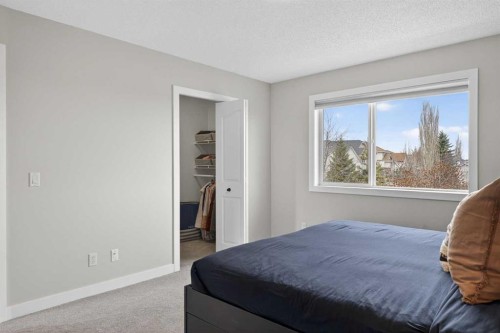10 Somerglen Crescent Sw, Calgary, AB - Indoor Photo Showing Bedroom