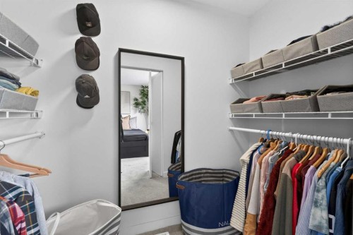 10 Somerglen Crescent Sw, Calgary, AB - Indoor With Storage