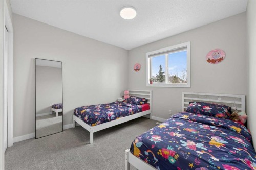 10 Somerglen Crescent Sw, Calgary, AB - Indoor Photo Showing Bedroom
