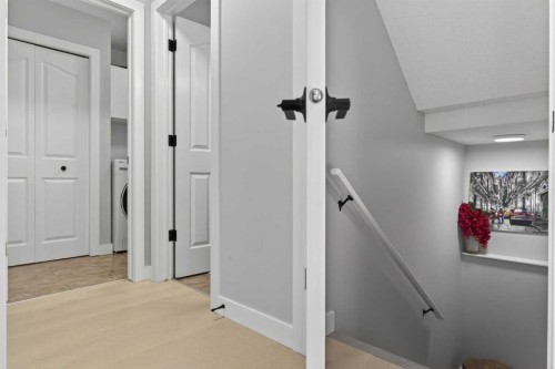 10 Somerglen Crescent Sw, Calgary, AB - Indoor Photo Showing Other Room