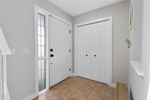 10 Somerglen Crescent Sw, Calgary, AB - Indoor Photo Showing Other Room