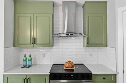 10 Somerglen Crescent Sw, Calgary, AB - Indoor Photo Showing Kitchen