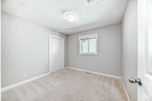 9 Panton View Nw, Calgary, AB - Indoor Photo Showing Other Room