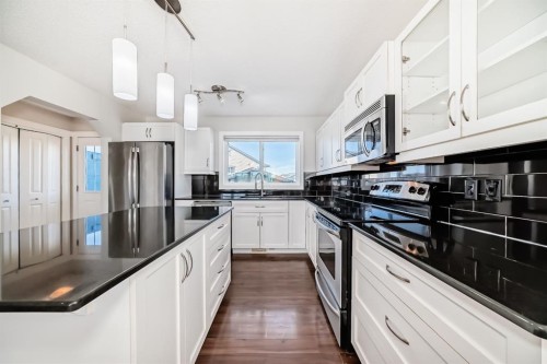 9 Panton View Nw, Calgary, AB - Indoor Photo Showing Kitchen With Upgraded Kitchen