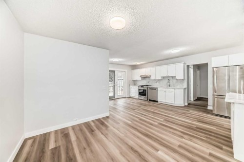 307 Huntridge Road Ne, Calgary, AB - Indoor Photo Showing Kitchen