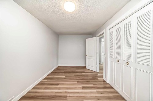 307 Huntridge Road Ne, Calgary, AB - Indoor Photo Showing Other Room