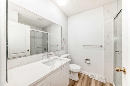 307 Huntridge Road Ne, Calgary, AB - Indoor Photo Showing Bathroom