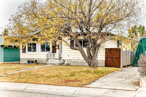 307 Huntridge Road Ne, Calgary, AB - Outdoor
