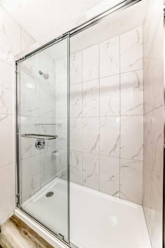 307 Huntridge Road Ne, Calgary, AB - Indoor Photo Showing Bathroom
