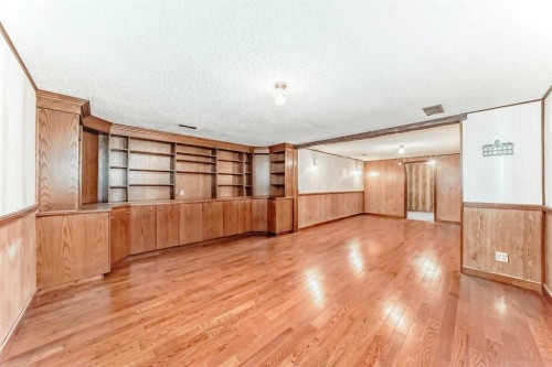 307 Huntridge Road Ne, Calgary, AB - Indoor Photo Showing Other Room