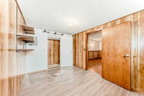 307 Huntridge Road Ne, Calgary, AB - Indoor Photo Showing Other Room