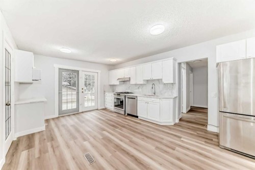 307 Huntridge Road Ne, Calgary, AB - Indoor Photo Showing Kitchen