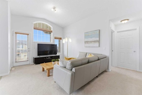 40 Royal Birch Mount Nw, Calgary, AB - Indoor Photo Showing Living Room