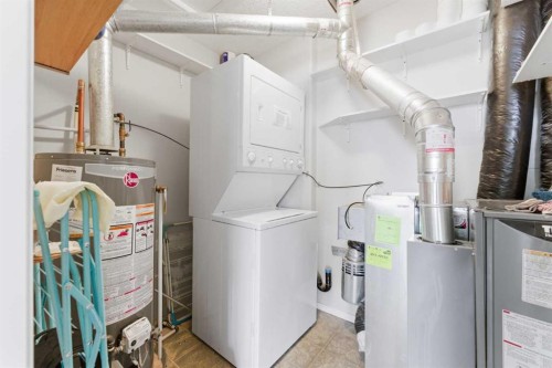 40 Royal Birch Mount Nw, Calgary, AB - Indoor Photo Showing Laundry Room