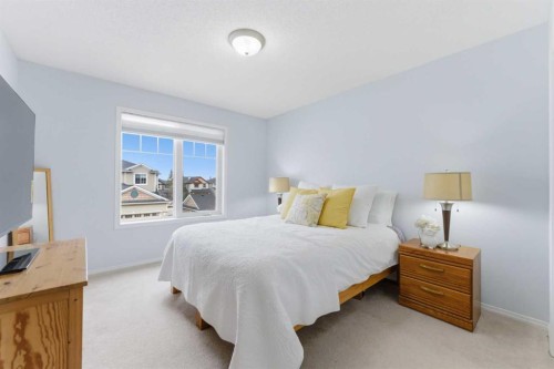 40 Royal Birch Mount Nw, Calgary, AB - Indoor Photo Showing Bedroom