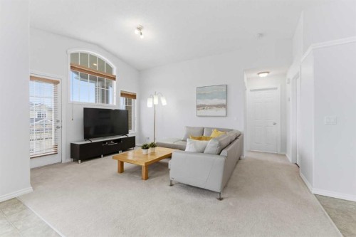 40 Royal Birch Mount Nw, Calgary, AB - Indoor Photo Showing Living Room