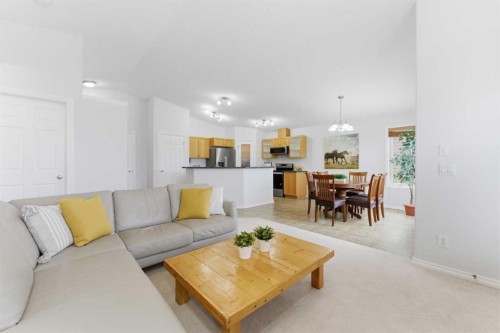 40 Royal Birch Mount Nw, Calgary, AB - Indoor Photo Showing Living Room