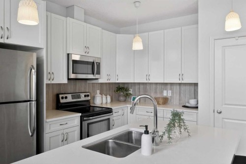 190 River Heights Crescent, Cochrane, AB - Indoor Photo Showing Kitchen With Stainless Steel Kitchen With Double Sink With Upgraded Kitchen