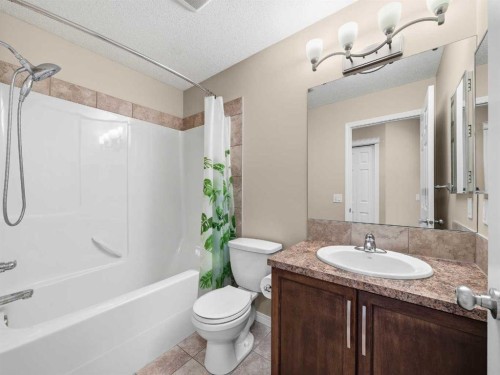 32 Panatella Parade Nw, Calgary, AB - Indoor Photo Showing Bathroom