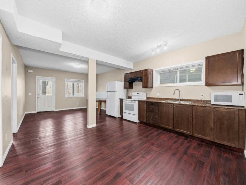 32 Panatella Parade Nw, Calgary, AB - Indoor Photo Showing Kitchen
