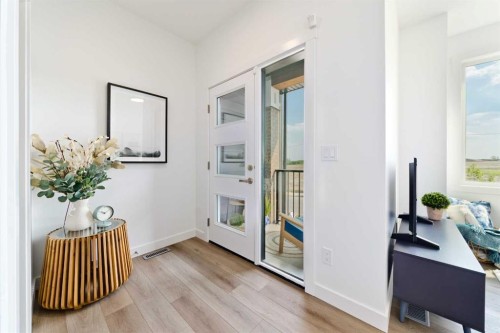 245 Bighorn Avenue, Calgary, AB - Indoor Photo Showing Other Room