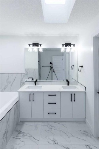 176 Lakewood Crescent, Strathmore, AB - Indoor Photo Showing Bathroom