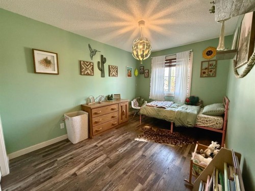 607 Montgomery Close Se, High River, AB - Indoor Photo Showing Other Room