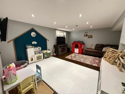 607 Montgomery Close Se, High River, AB - Indoor