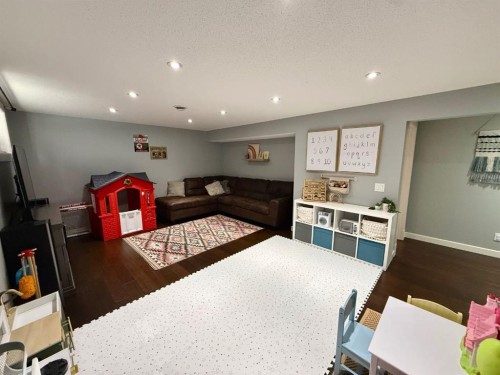 607 Montgomery Close Se, High River, AB - Indoor