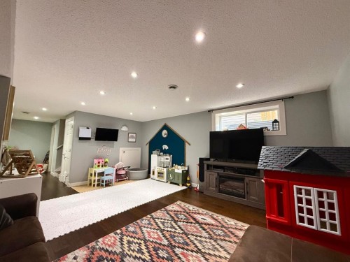 607 Montgomery Close Se, High River, AB - Indoor With Fireplace