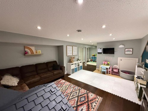 607 Montgomery Close Se, High River, AB - Indoor