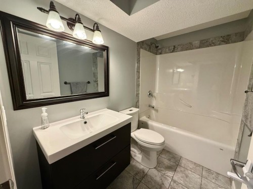 607 Montgomery Close Se, High River, AB - Indoor Photo Showing Bathroom