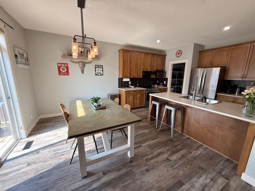 607 Montgomery Close Se, High River, AB - Indoor