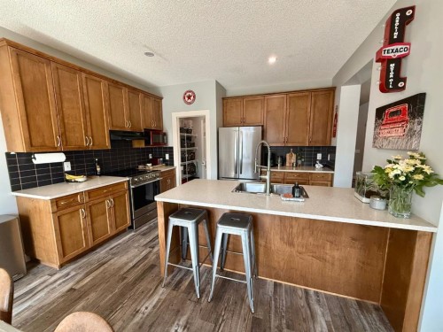 607 Montgomery Close Se, High River, AB - Indoor Photo Showing Kitchen