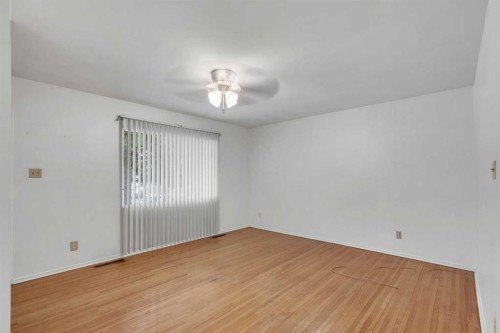 604 56 Avenue Sw, Calgary, AB - Indoor Photo Showing Other Room
