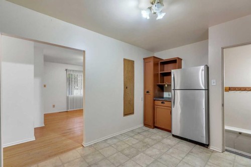 604 56 Avenue Sw, Calgary, AB - Indoor